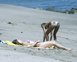 Mischa Barton feet photo thumbnail