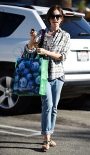 Lily Collins feet photo thumbnail