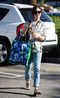 Lily Collins feet photo thumbnail