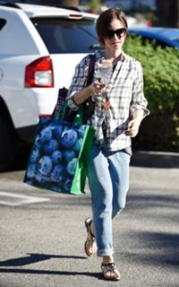 Lily Collins feet photo thumbnail