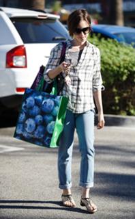 Lily Collins feet photo thumbnail