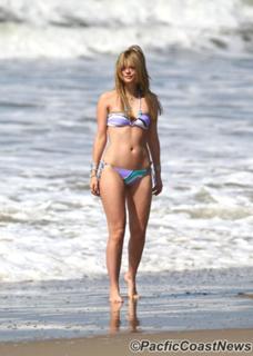 Mischa Barton feet photo thumbnail