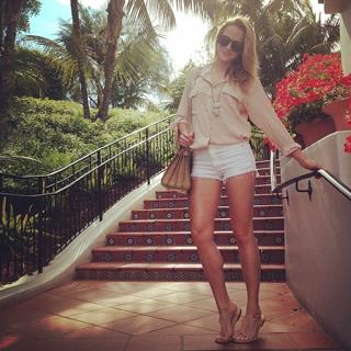 Shantel VanSanten feet photo thumbnail