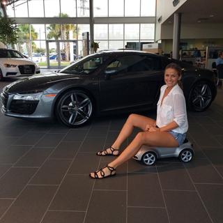 Shantel VanSanten feet photo thumbnail