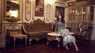 Julianne Moore feet photo thumbnail