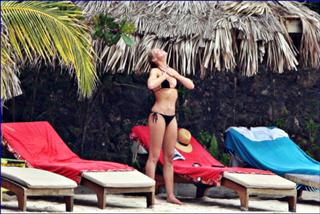 Cameron Diaz feet photo thumbnail