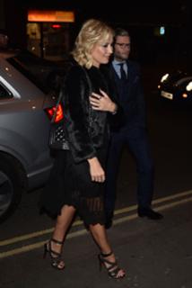 Denise Van Outen feet photo thumbnail
