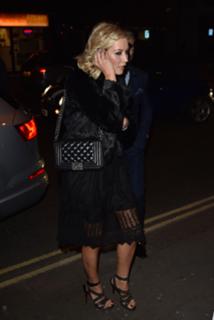 Denise Van Outen feet photo thumbnail