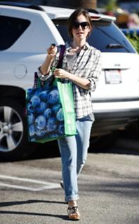 Lily Collins feet photo thumbnail