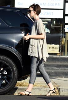 Lily Collins feet photo thumbnail