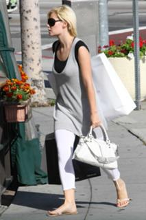 Elisha Cuthbert feet photo 2