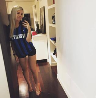 Wanda Nara feet photo thumbnail