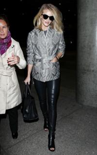 Rosie Huntington-Whiteley feet photo thumbnail