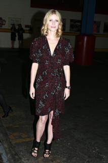 Gwyneth Paltrow feet photo thumbnail