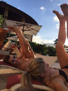 Katie Cassidy feet photo thumbnail