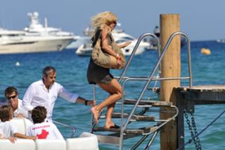 Victoria Silvstedt feet photo thumbnail
