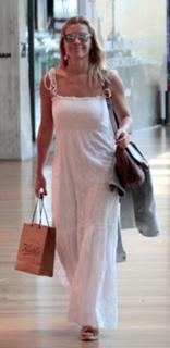 Carolina Dieckmann feet photo thumbnail