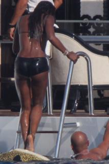 Naomi Campbell feet photo thumbnail