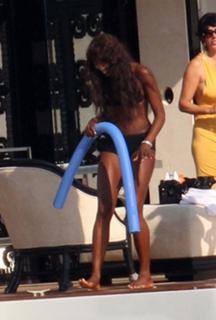 Naomi Campbell feet photo thumbnail