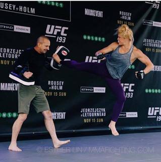 Holly Holm feet photo thumbnail