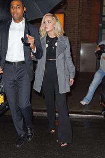 Jennifer Lawrence feet photo thumbnail