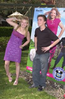 Hilary Duff feet photo 4