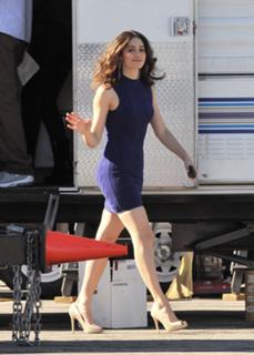 Emmy Rossum feet photo thumbnail