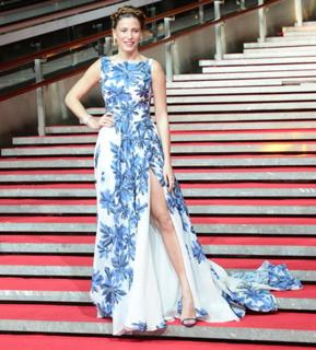 Serenay Sarikaya feet photo thumbnail
