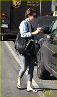 Lily Collins feet photo thumbnail