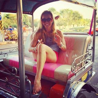 Kino MacGregor feet photo thumbnail