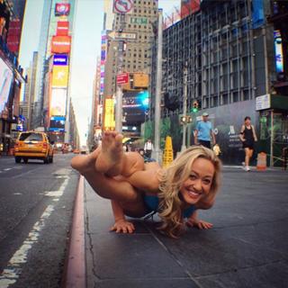 Kino MacGregor feet photo thumbnail