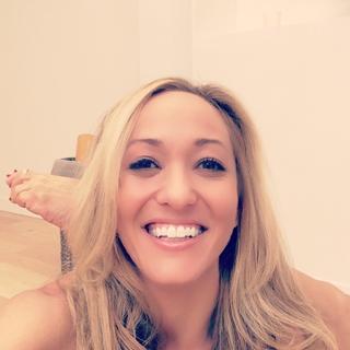 Kino MacGregor feet photo thumbnail