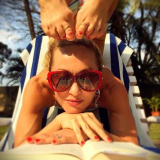 Kino MacGregor feet photo thumbnail