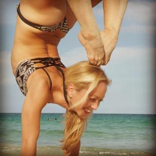 Kino MacGregor feet photo thumbnail