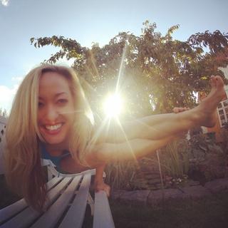 Kino MacGregor feet photo thumbnail
