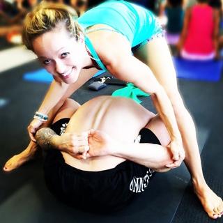 Kino MacGregor feet photo thumbnail
