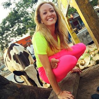 Kino MacGregor feet photo thumbnail