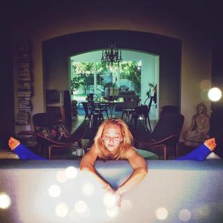 Kino MacGregor feet photo thumbnail