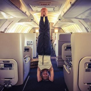 Kino MacGregor feet photo thumbnail