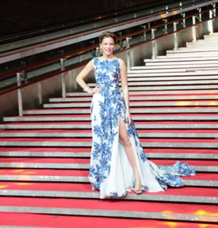 Serenay Sarikaya feet photo thumbnail