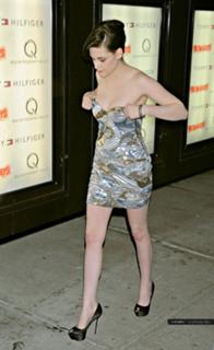 Kristen Stewart feet photo thumbnail