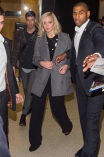 Jennifer Lawrence feet photo thumbnail