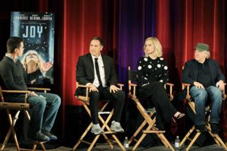 Jennifer Lawrence feet photo thumbnail