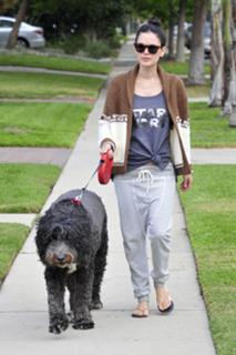 Rachel Bilson feet photo thumbnail
