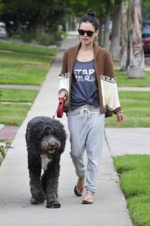 Rachel Bilson feet photo thumbnail