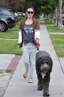 Rachel Bilson feet photo thumbnail