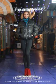 Alesha Dixon feet photo thumbnail