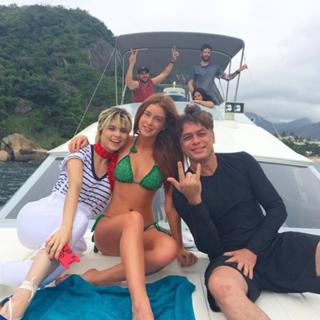Marina Ruy Barbosa feet photo thumbnail