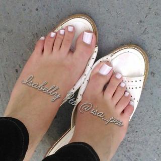 Isa Pes feet photo thumbnail
