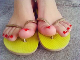 Isa Pes feet photo thumbnail